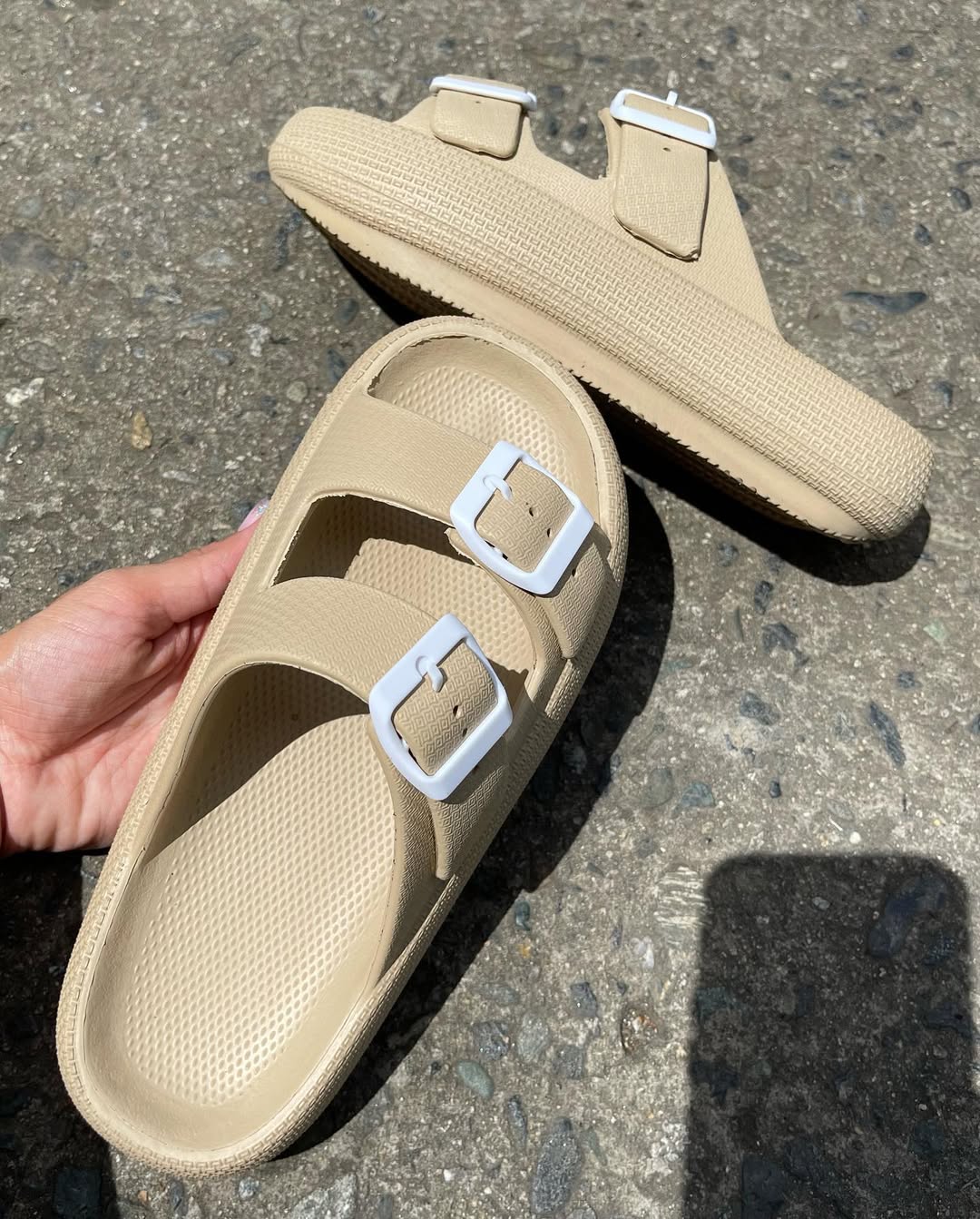 Sandalias UrbanFlex – Donde Cada Paso Se Siente Como Caminar Sobre Nubes ✨