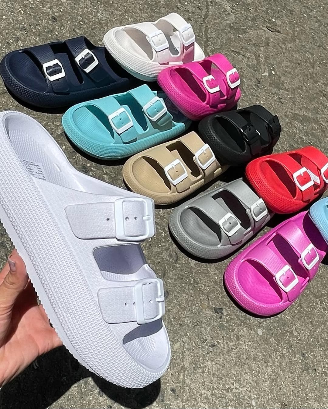 Sandalias UrbanFlex – Donde Cada Paso Se Siente Como Caminar Sobre Nubes ✨