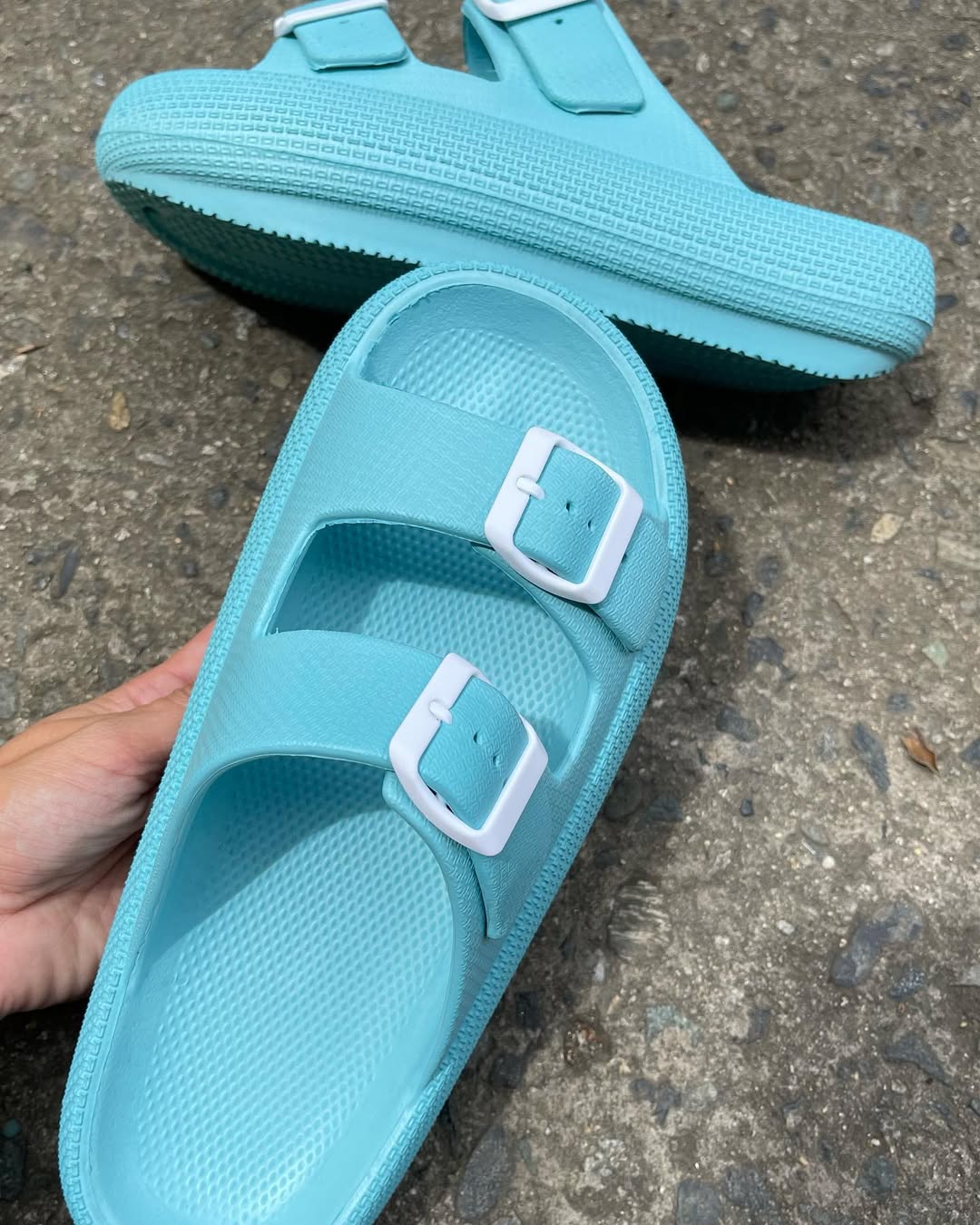 Sandalias UrbanFlex – Donde Cada Paso Se Siente Como Caminar Sobre Nubes ✨