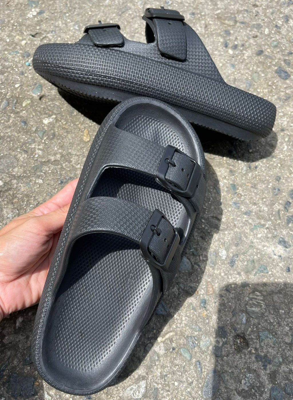 Sandalias UrbanFlex – Donde Cada Paso Se Siente Como Caminar Sobre Nubes ✨