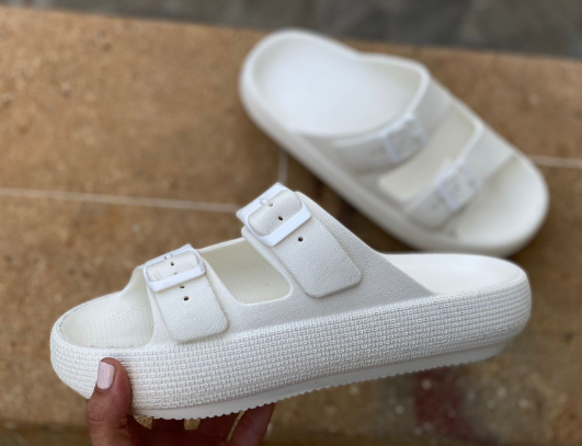 Sandalias UrbanFlex – Donde Cada Paso Se Siente Como Caminar Sobre Nubes ✨